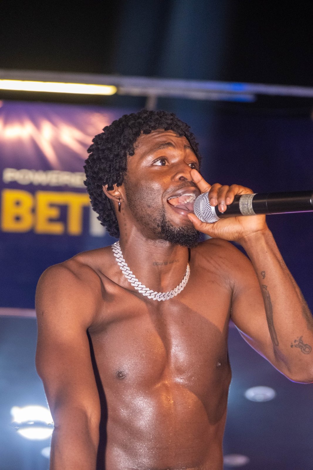 Omah Lay Reportedly Postpones Tour After Knee Ligament Injury