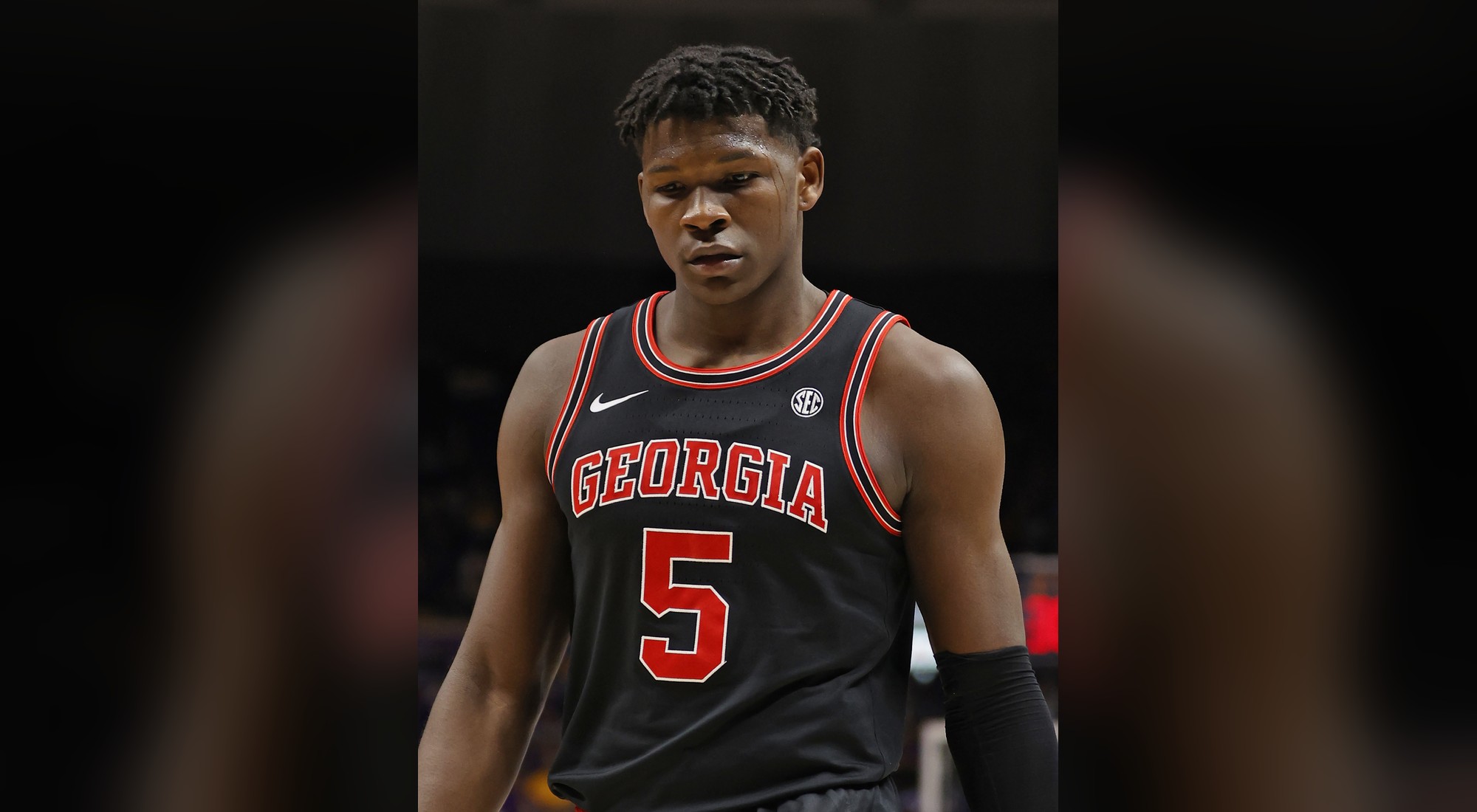 Sports: Anthony Edwards Headed for Knee Surgery After a Record Start, Wolves Say He'll Be 'Good as New'